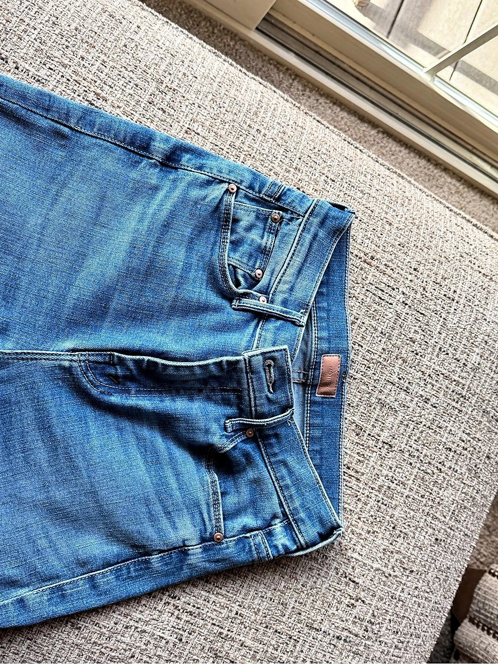 Mother The Weekender Fray Flare Jeans in Blue Waist 25 Ride Hard Live Louder